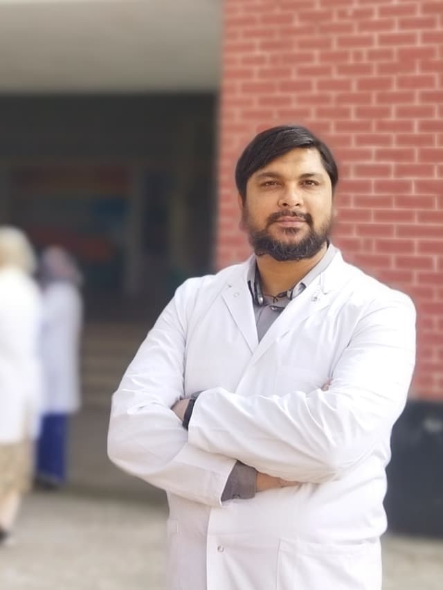 ডা. ইশফাক আহমদ